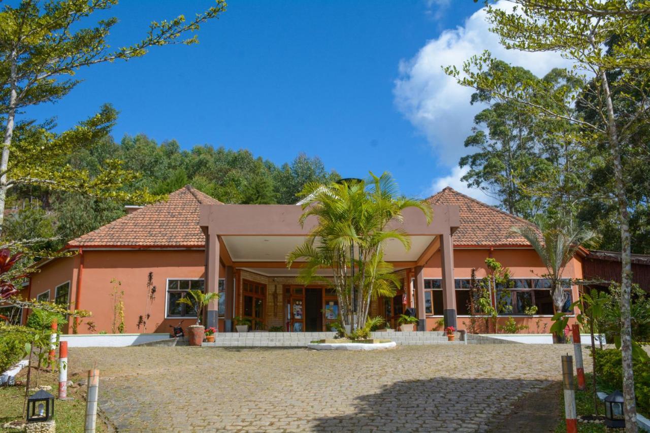 Andasibe Cyperus Hotel Moramanga Экстерьер фото